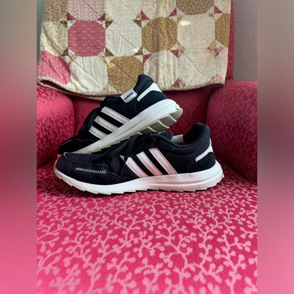 Adidas Original Classic Sneakers, Black & White, Size 8.5 - Picture 7 of 9